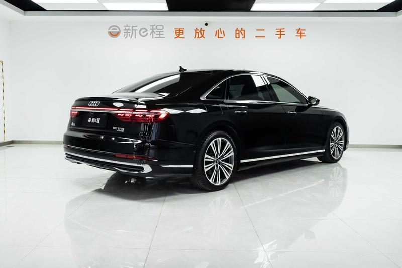 Audi A8, 2023 — фото 6 из 9