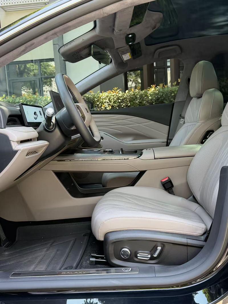 Geely Galaxy Starshine 8 EM-i, 2025 — фото 7 из 10