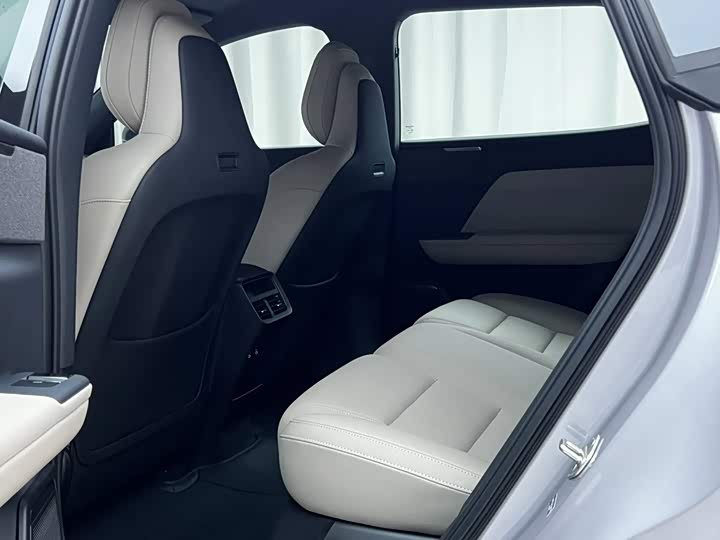 Volvo XC70 Hybrid, 2025 — фото 5 из 9