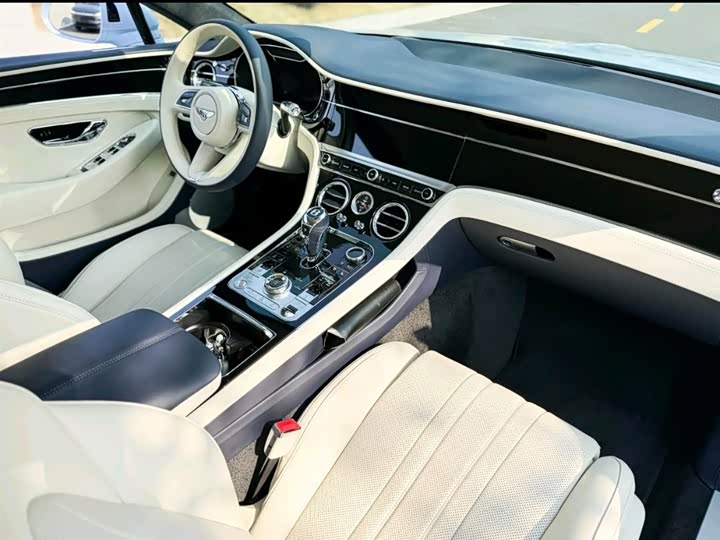 Bentley Continental GT, 2023 — фото 6 из 9