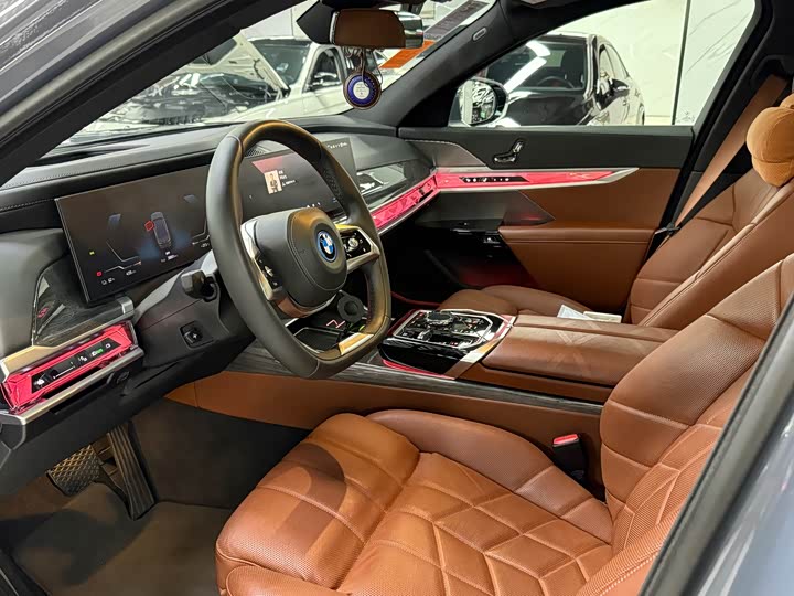 BMW i7, 2023 — фото 8 из 9