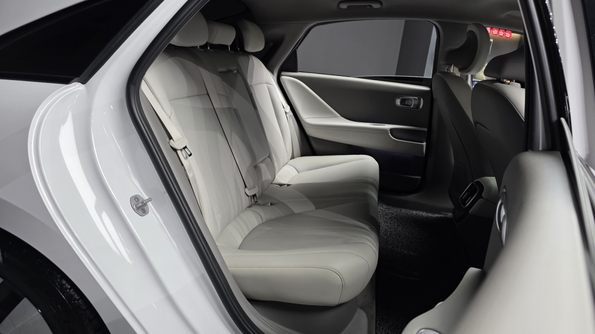 Hyundai Ioniq 6, 2022 — фото 12 из 12