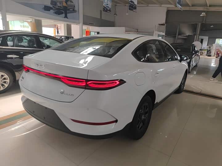 BYD Qin Plus, 2026 — фото 7 из 9