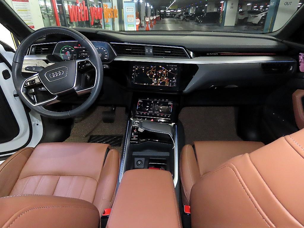 Audi Q8 e-tron, 2024 — фото 9 из 12