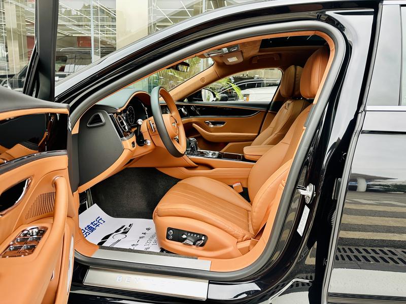 Bentley Flying Spur, 2023 — фото 9 из 11