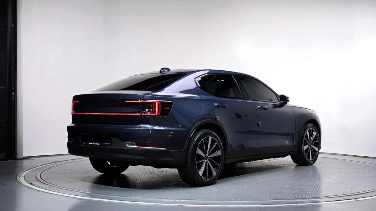 Polestar 2, 2022 — фото 2 из 12