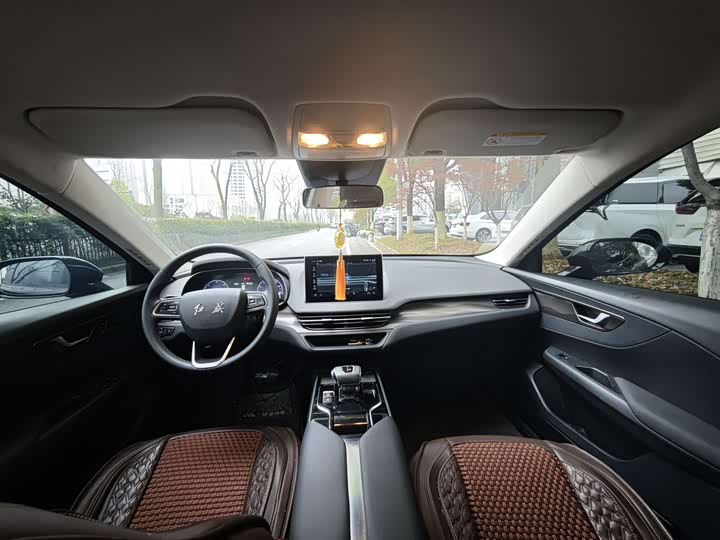 Hongqi E-QM5, 2023 — фото 8 из 9