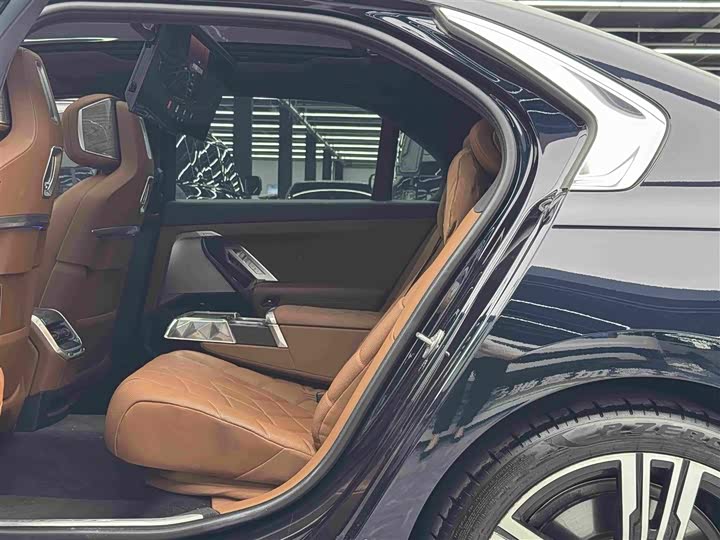BMW i7, 2023 — фото 9 из 9