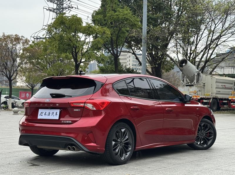 Ford Focus, 2022 — фото 7 из 12