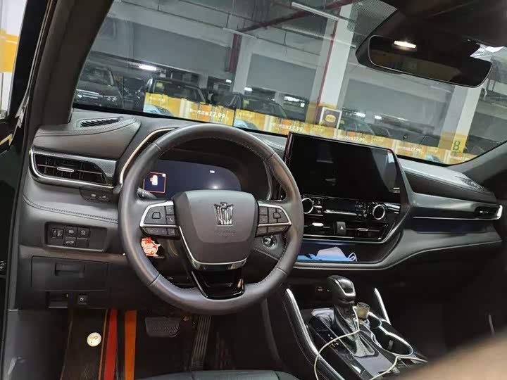 Toyota Crown Kluger, 2023 — фото 6 из 9