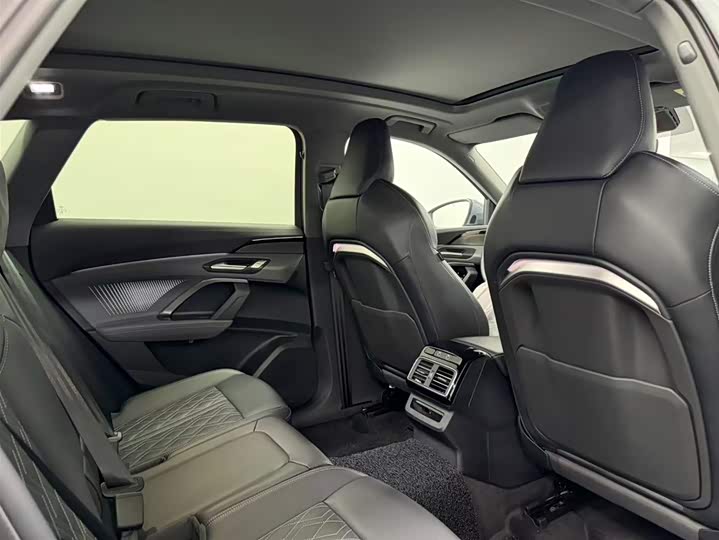 Audi Q5L, 2025 — фото 7 из 9