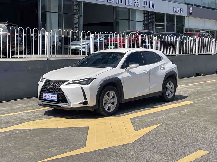 Lexus UX, 2023 — купить в Перми под ключ