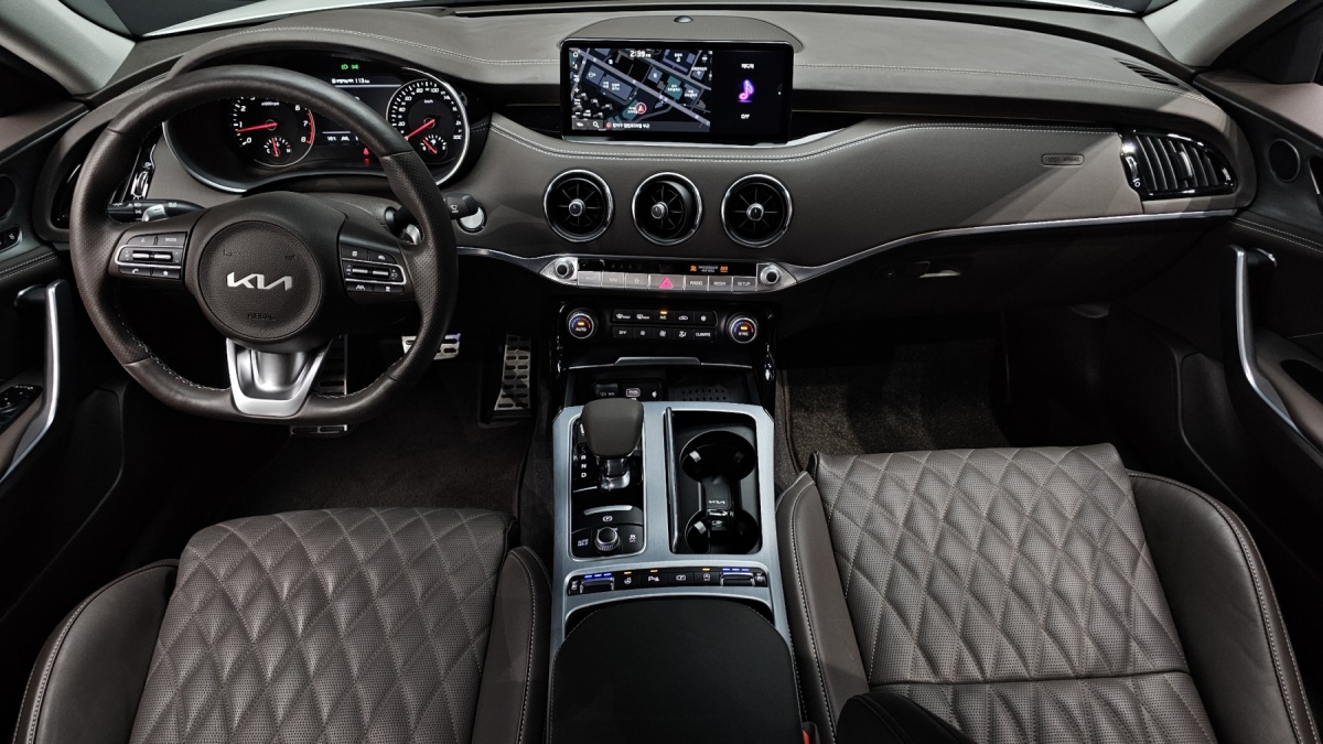 Kia Stinger, 2023 — фото 7 из 12