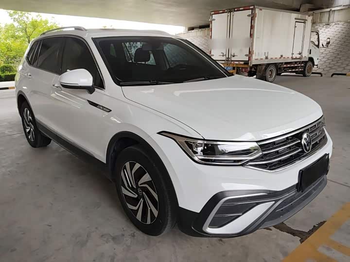 Volkswagen Tiguan L Pro, 2023 — фото 4 из 9