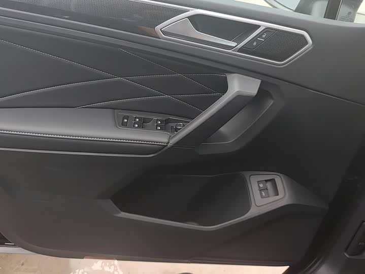 Volkswagen Tiguan L Hybrid, 2025 — фото 7 из 9
