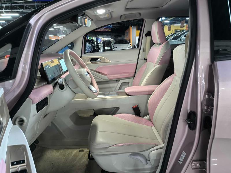 Geely Geometry E Firefly, 2023 — фото 8 из 10