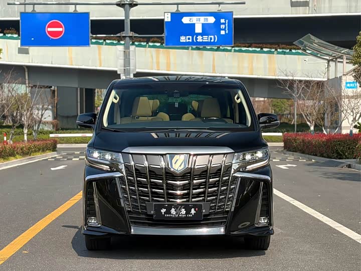 Toyota Alphard, 2022 — фото 2 из 9