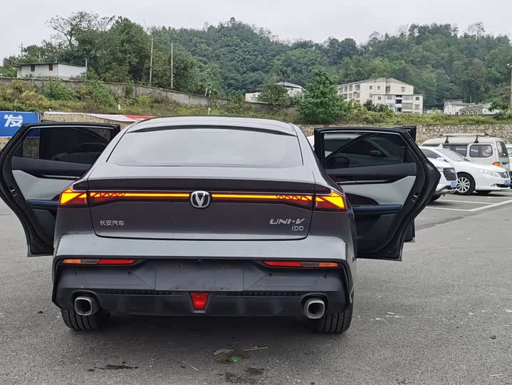 Changan UNI-V Hybrid, 2022 — фото 6 из 9