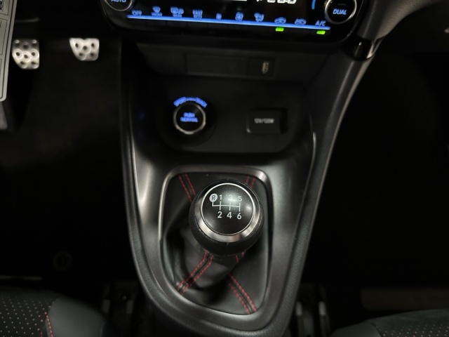 Toyota Yaris, 2021 — фото 10 из 12