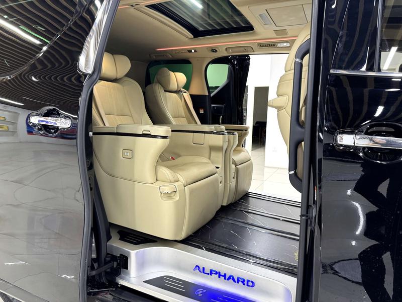 Toyota Alphard, 2022 — фото 12 из 12