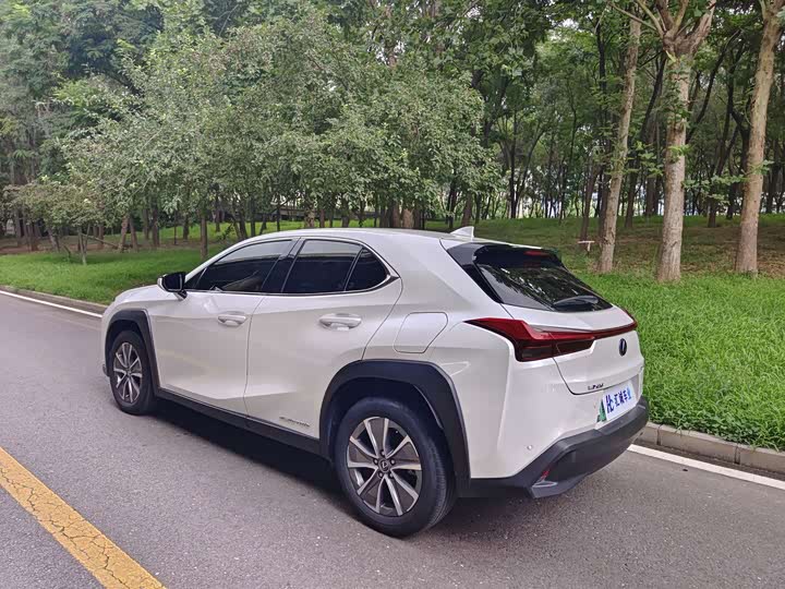 Lexus UX Hybrid, 2022 — фото 4 из 9