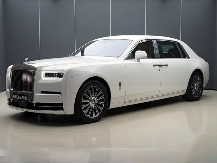 Rolls-Royce Phantom, 2022 — фото 2 из 9