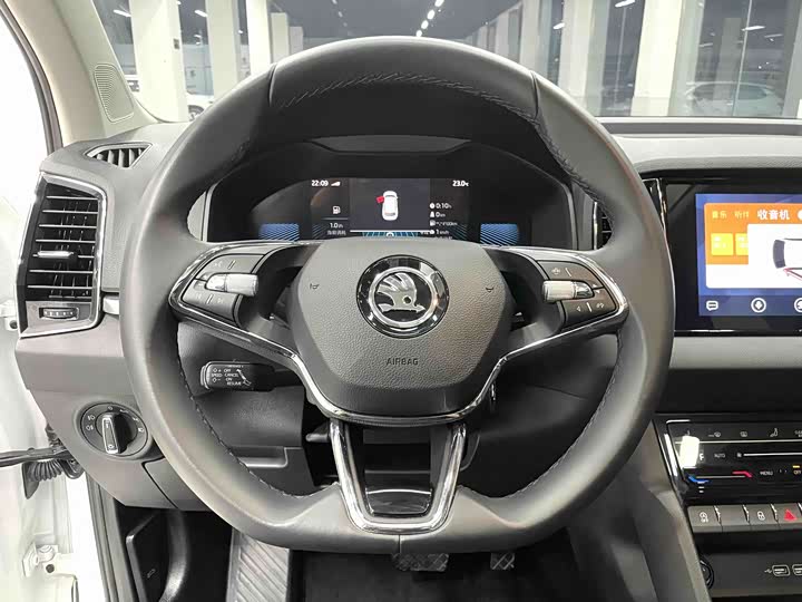 Skoda Karoq, 2023 — фото 8 из 9