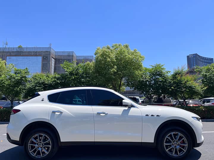 Maserati Levante, 2021 — фото 7 из 9