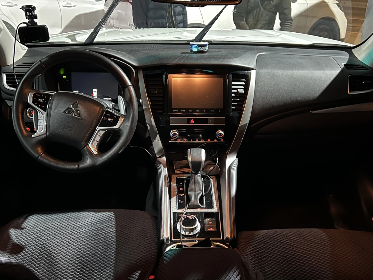 Mitsubishi Montero Sport, 2023 — фото 11 из 12