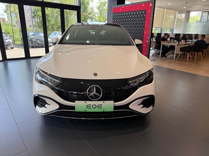 Mercedes-Benz EQE, 2025 — фото 2 из 9