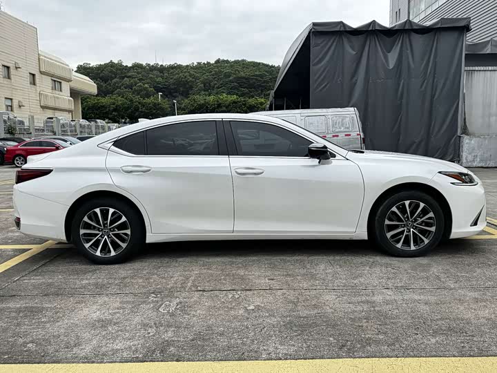 Lexus ES, 2024 — фото 4 из 9