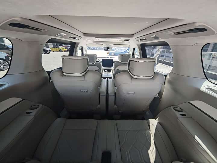 Volvo EM90, 2023 — фото 9 из 9