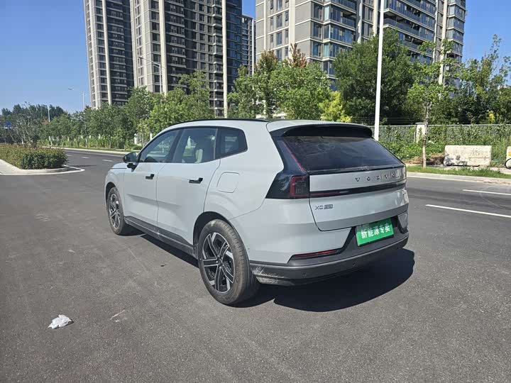 Volvo XC70 Hybrid, 2026 — фото 7 из 9