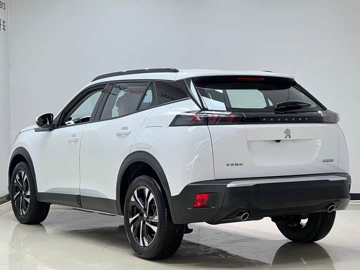 Peugeot 2008, 2023 — фото 4 из 9