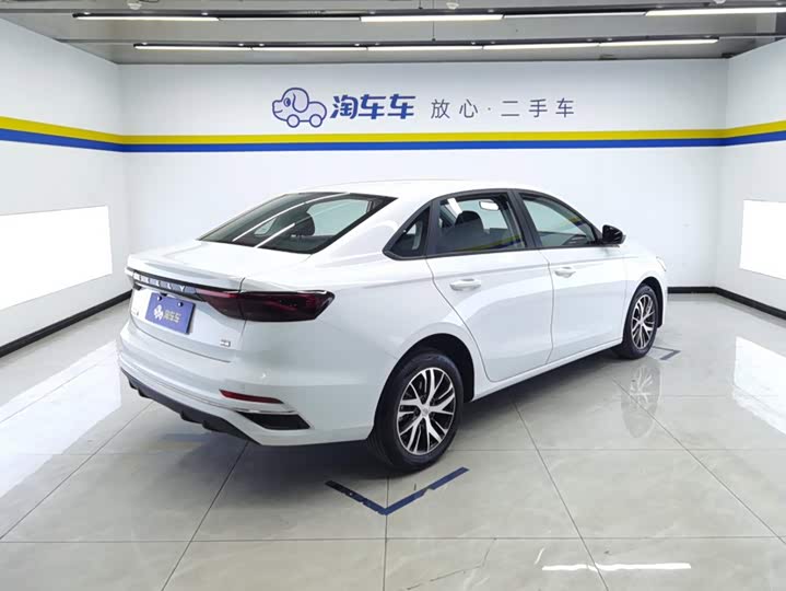 Geely Emgrand, 2023 — фото 3 из 9