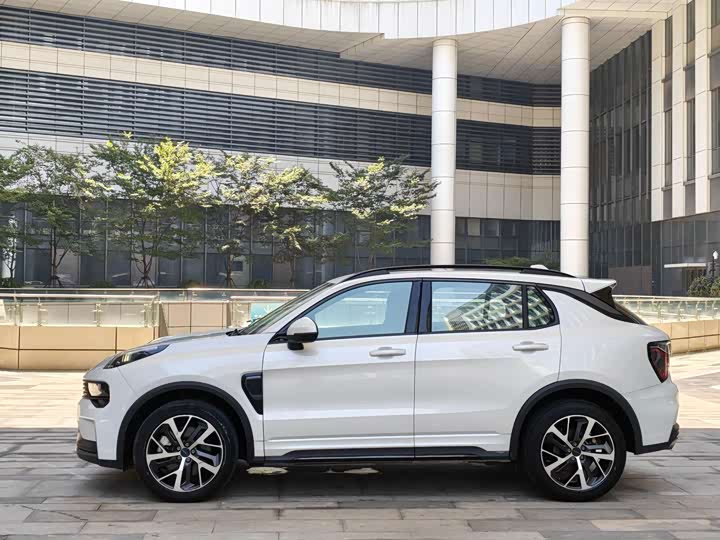Lynk & Co 01 EM-P Hybrid, 2023 — фото 6 из 9