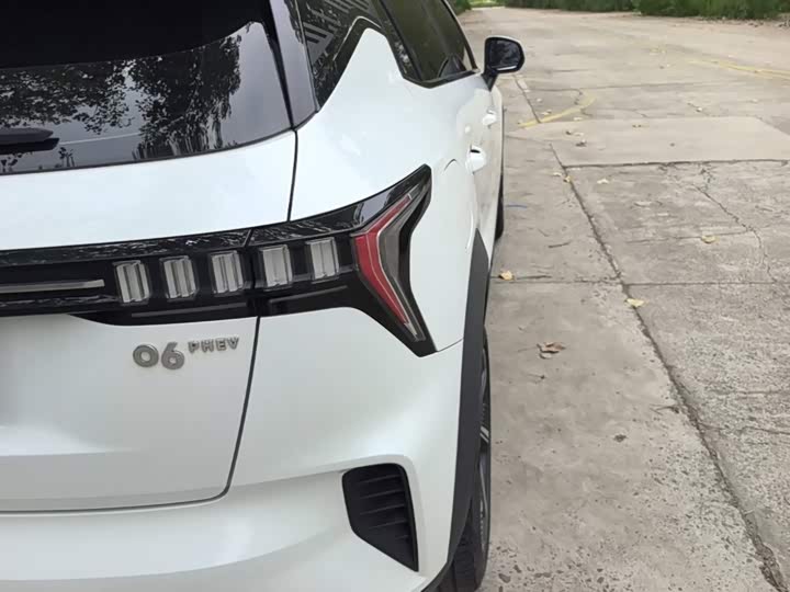 Lynk & Co 06 EM-P Hybrid, 2022 — фото 8 из 9