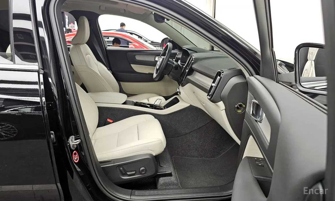 Volvo XC40, 2024 — фото 11 из 12
