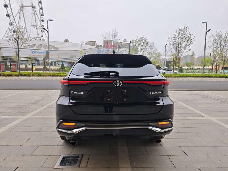 Toyota Venza, 2022 — фото 5 из 12