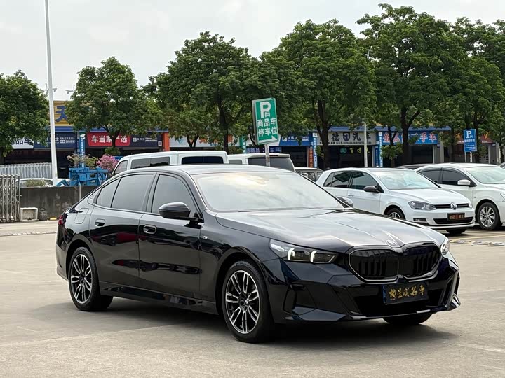 BMW 5 Series, 2025 — фото 3 из 9