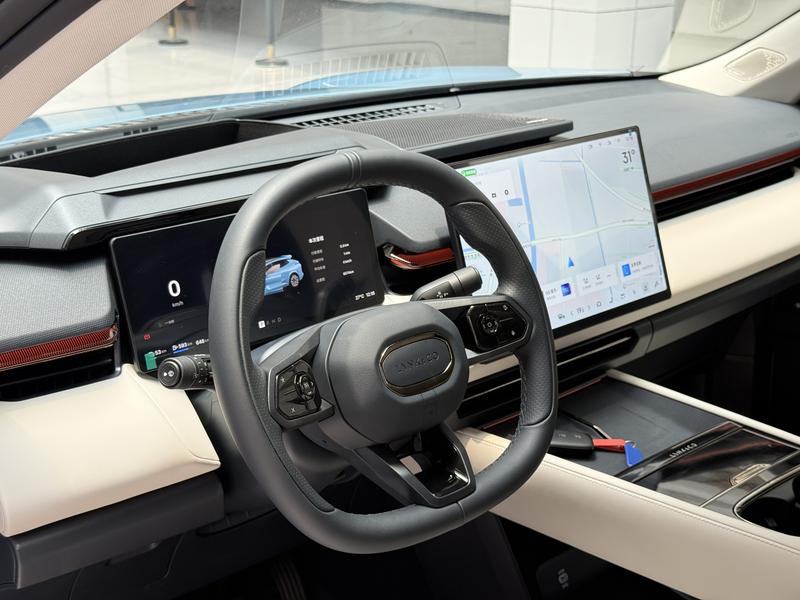 Lynk & Co 08 EM-P Hybrid, 2025 — фото 11 из 12