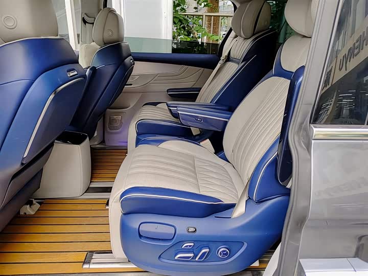 Roewe iMax 8, 2022 — фото 8 из 9
