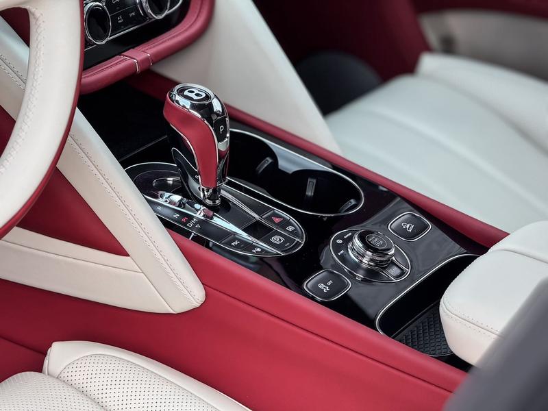 Bentley Bentayga, 2023 — фото 8 из 11