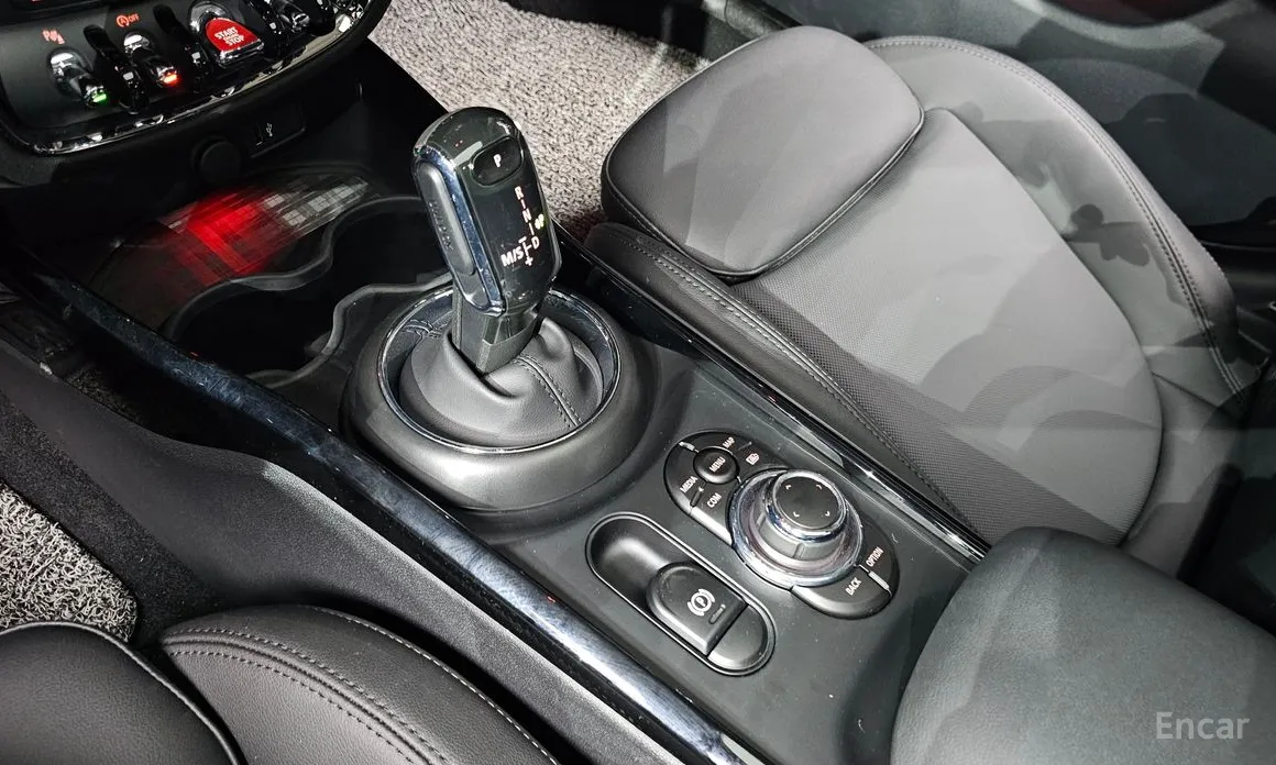 Mini Clubman, 2023 — фото 9 из 12