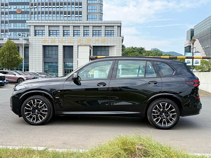 BMW X5, 2024 — фото 7 из 9