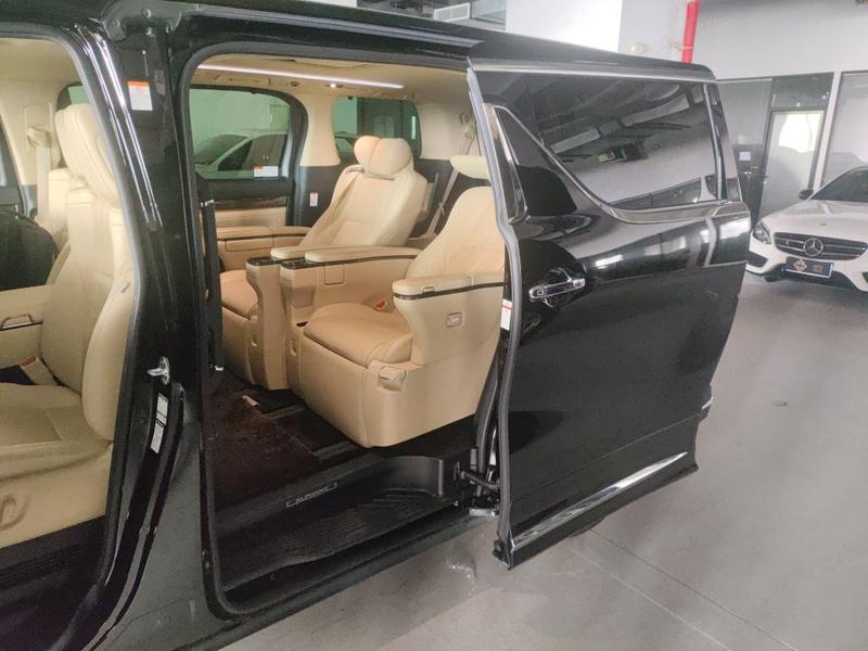 Toyota Alphard, 2021 — фото 9 из 10