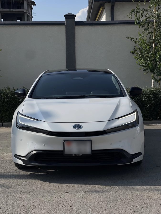 Toyota Prius, 2023 — фото 2 из 8