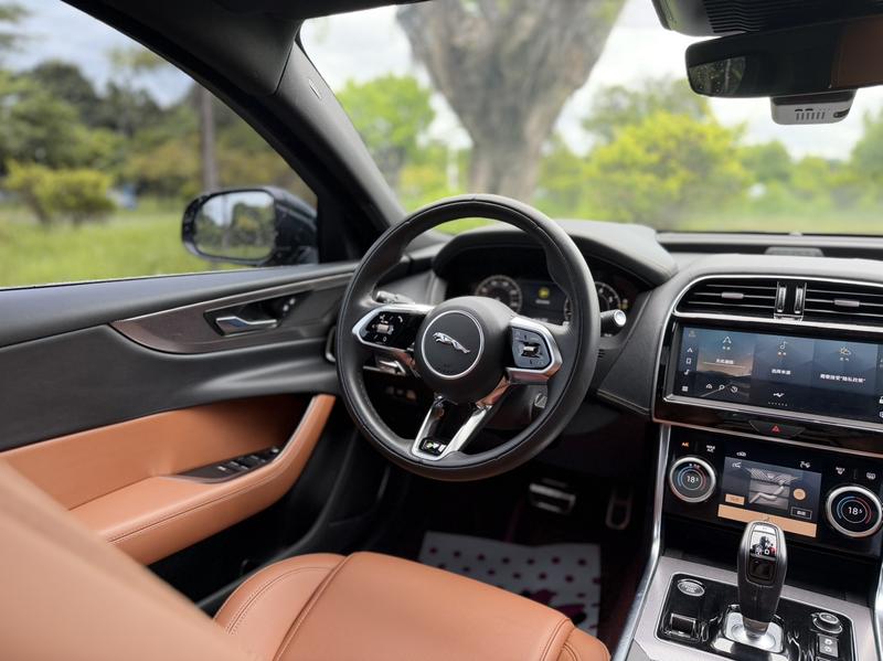 Jaguar XE L, 2023 — фото 9 из 12