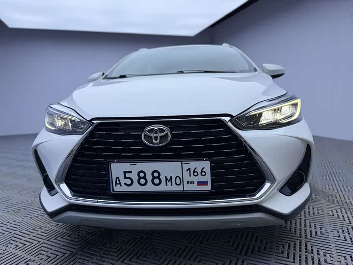 Toyota Yaris L Hatchback, 2022 — фото 2 из 9