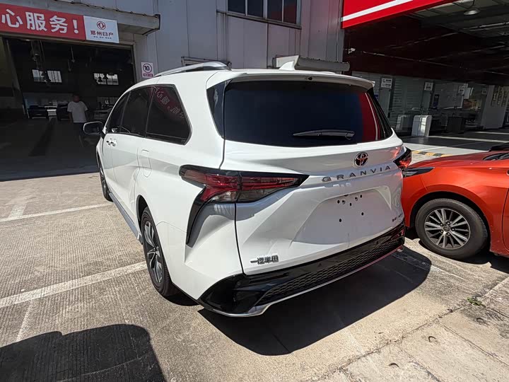 Toyota Granvia, 2025 — фото 3 из 9